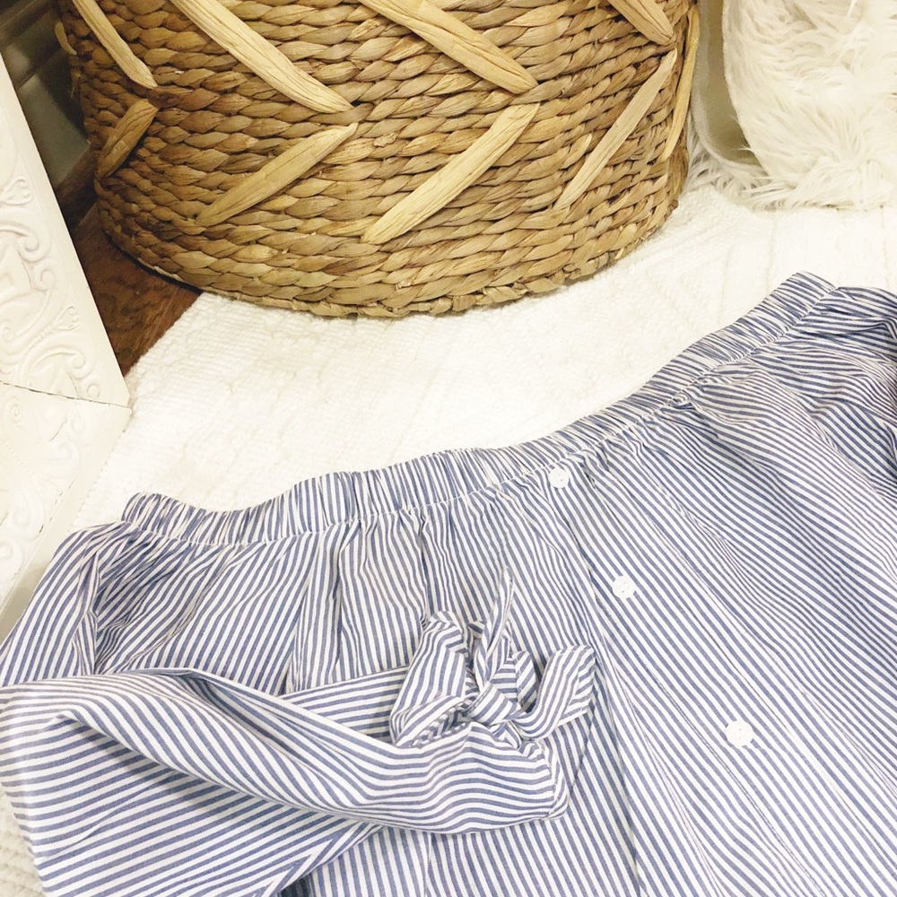 •Striped blouse• - Picture 3 of 3